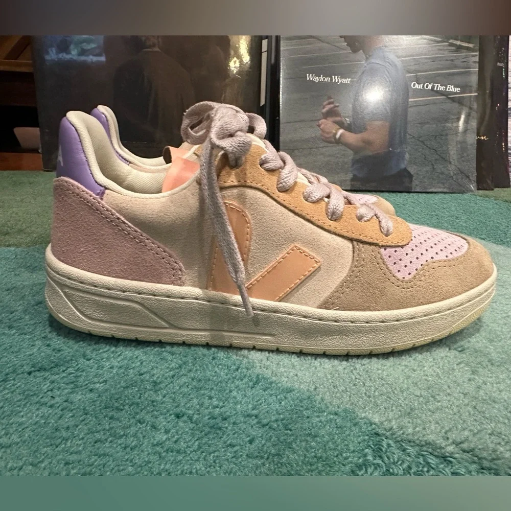 Veja NEARLY NEW V-10 peach multico suede - tan, pink, purple, beige sneaker - 6 - Picture 5 of 16